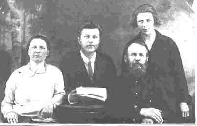 Две сестры, брат и отец Барко Ивана Андроновича 