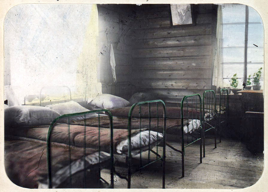 Spalnia_v_Galkinskom_detdome.jpg